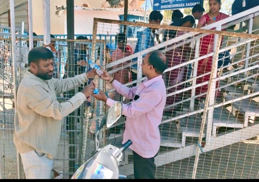 1734 రోజులుగా పేదలకు అన్నార్తులకు అన్నదాన కార్యక్రమాలు